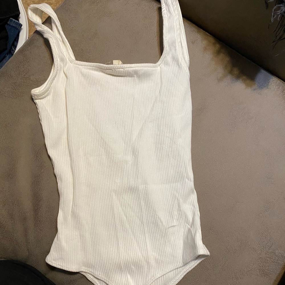 White ribbed American eagle bodysuit size:small